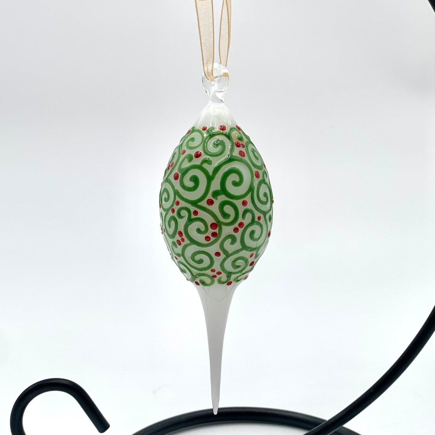 Fancy Vine Ornament (green & white)