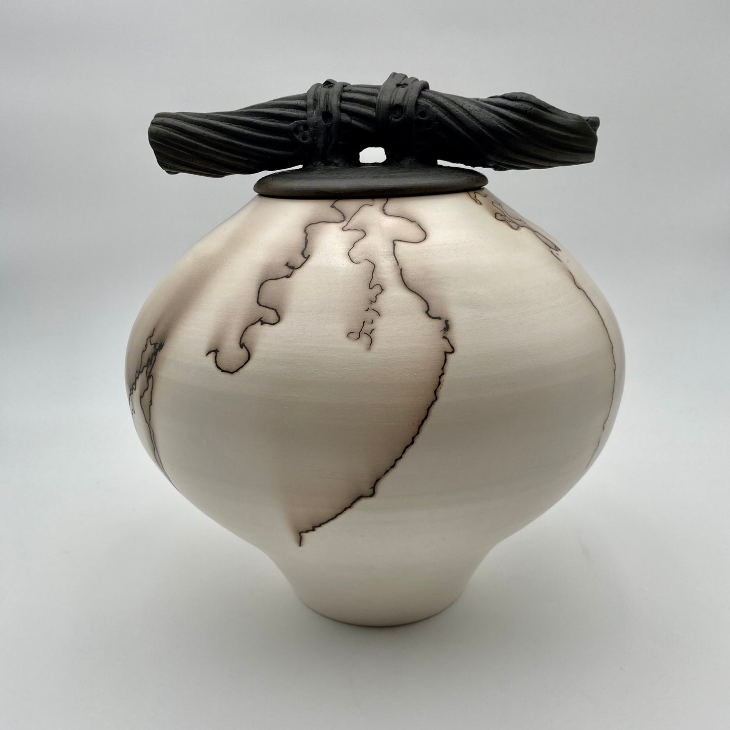 Horse Hair Lidded Jars Round (L)