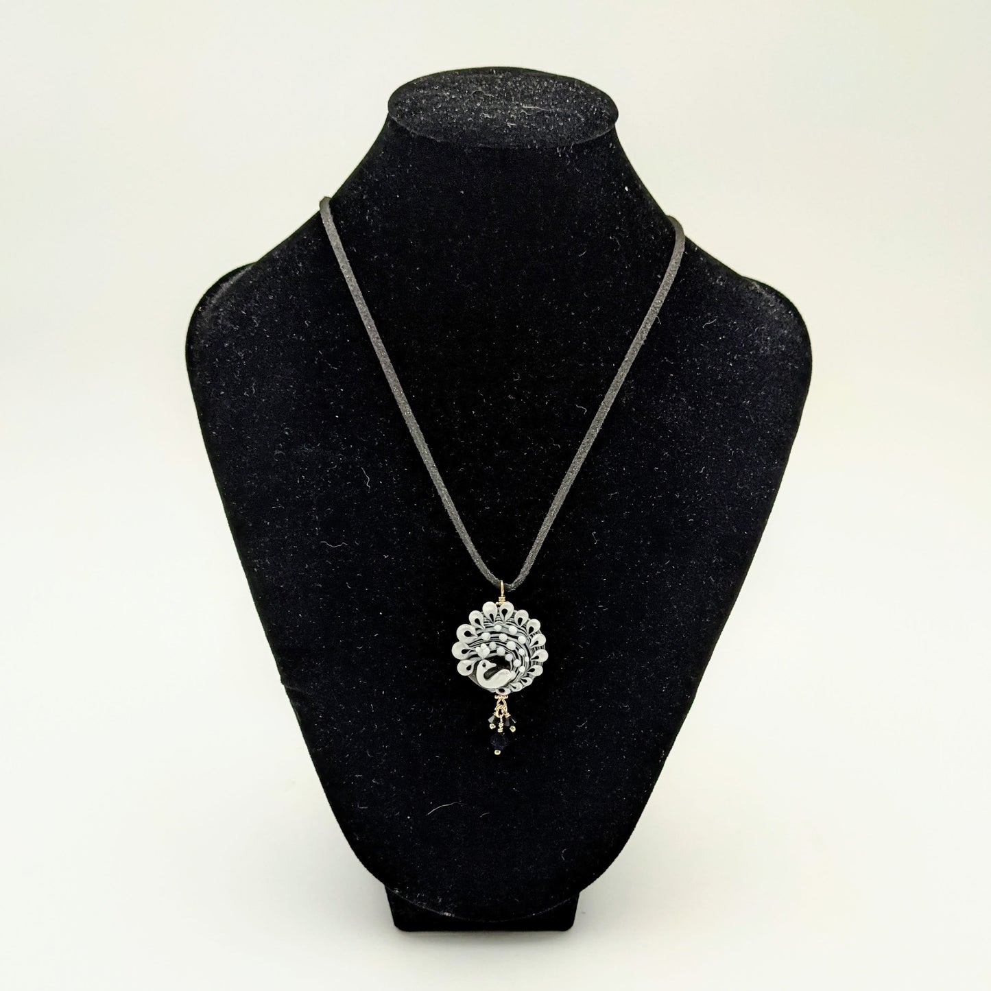 Lintel Pendant White with Black Dot Peacock Paisley