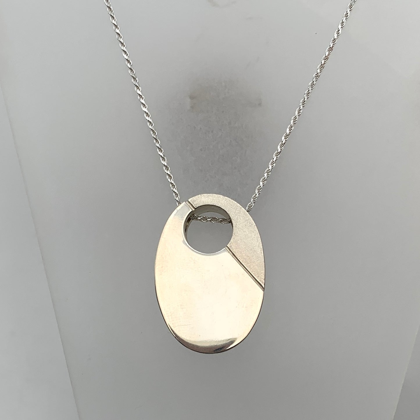 Pendant Hollow Constructed Oval SS