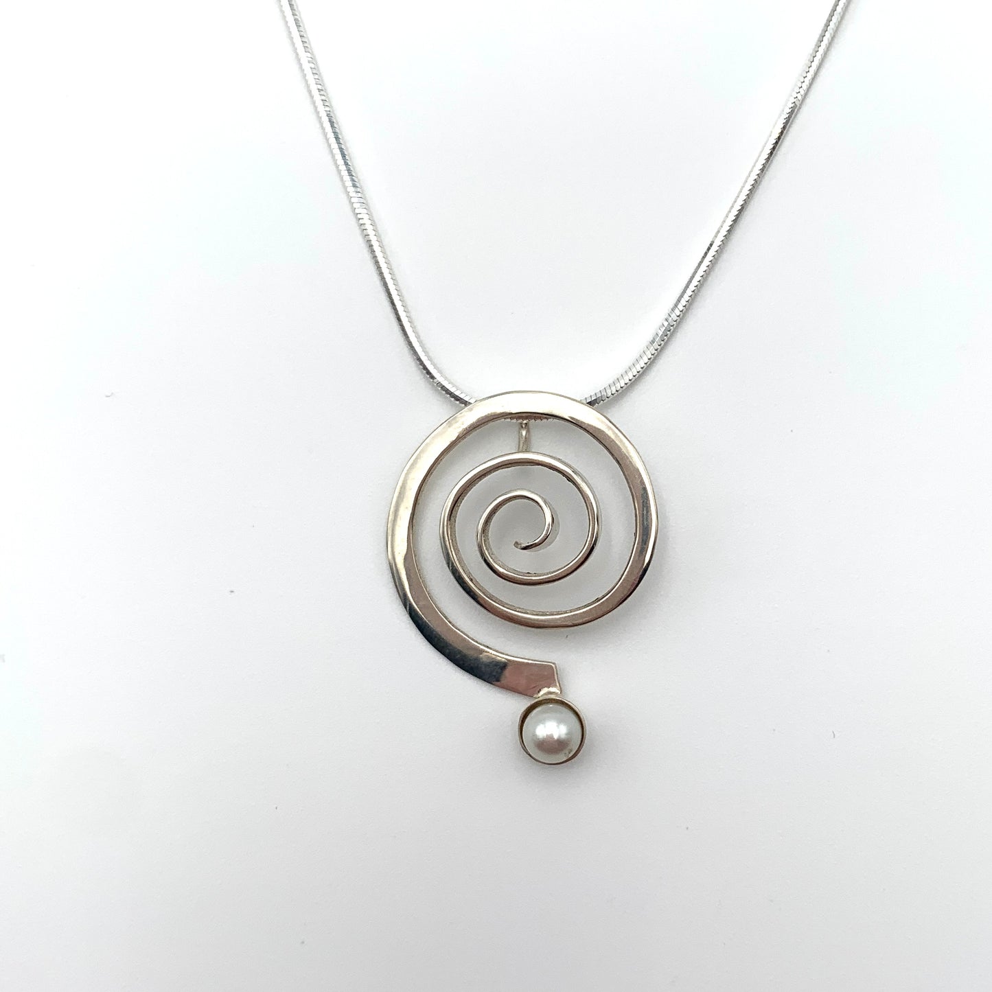 SS Forged Spiral Pendant w Pearl