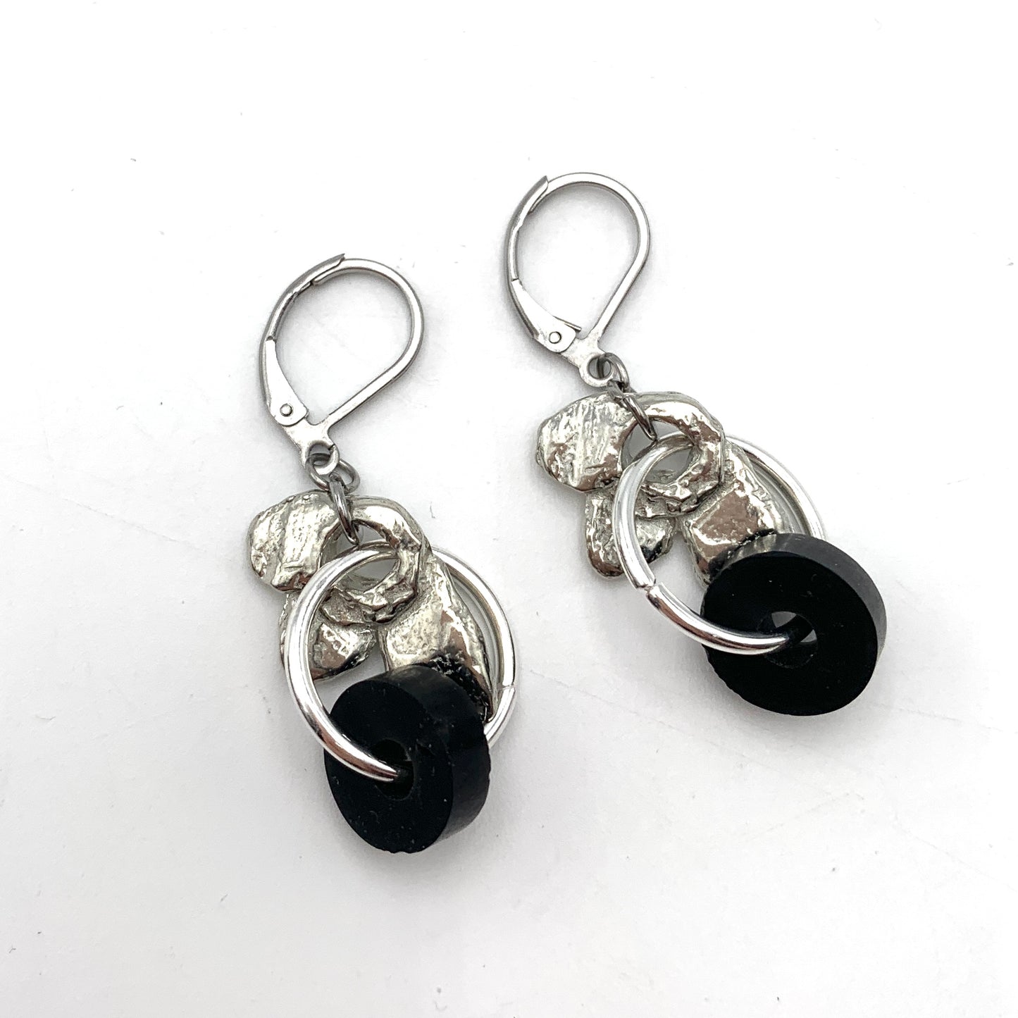 2025 Felis Earrings - Black/Silvery