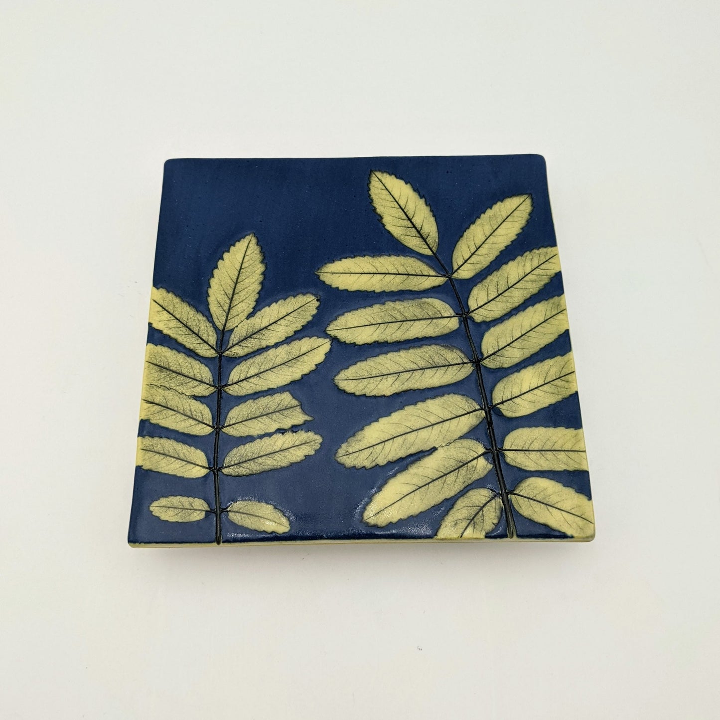 Slip Leaf Tile 5 x 5 - Dr. Blue with Green Fern Leaf